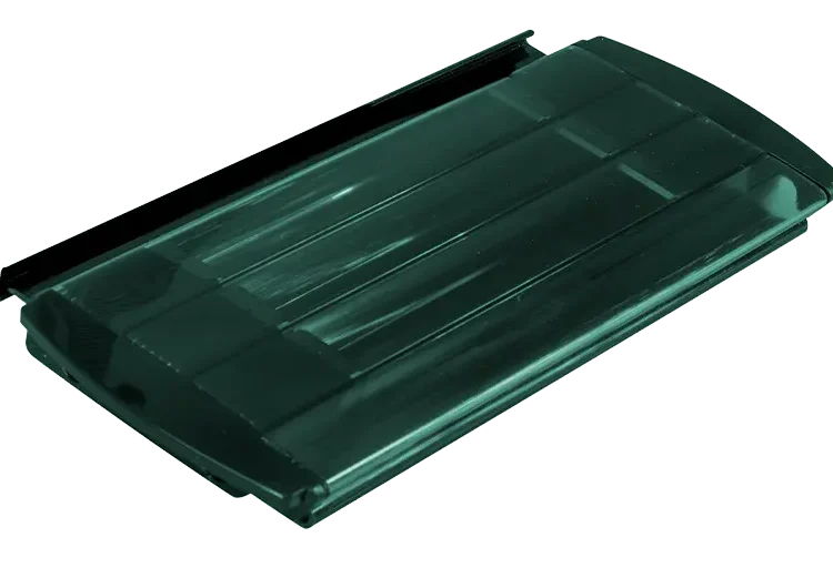 Aquadeck polycarbonaat solar lamel Emerald met groen getinte bovenzijde en eindkap