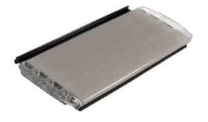 Aquadeck polycarbonaat solar lamel Platinum met lichtgrijs getinte bovenzijde en eindkap