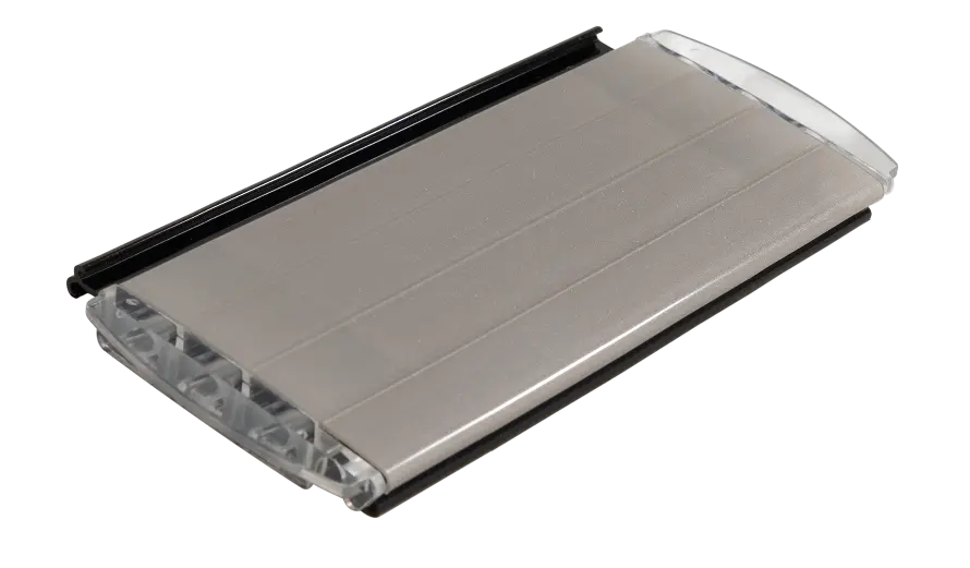 Aquadeck polycarbonaat solar lamel Platinum met lichtgrijs getinte bovenzijde en eindkap