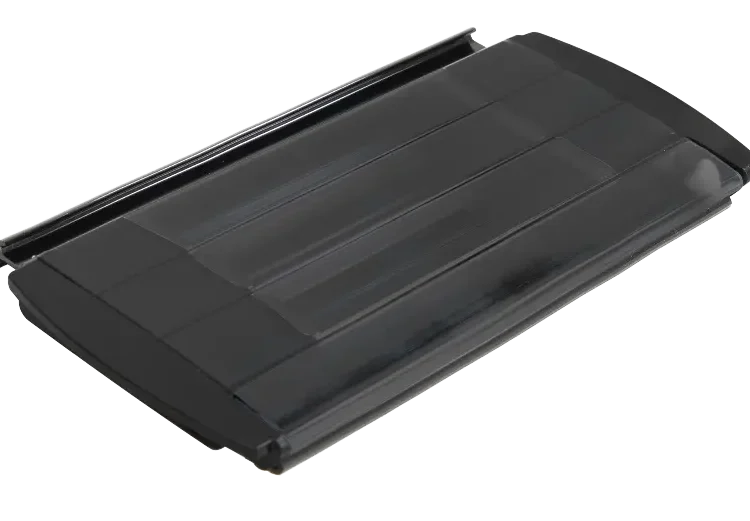 Aquadeck polycarbonaat solar lamel met heldere bovenzijde, zwarte onderzijde en eindkap