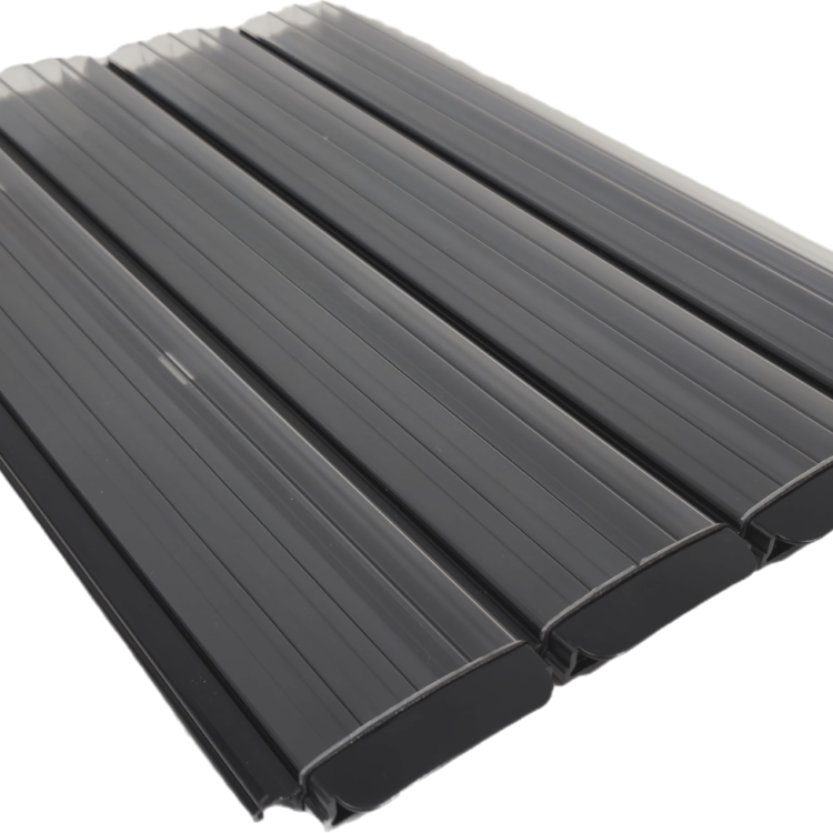 PCS polycarbonaat solar lamellen Solar Clear met heldere bovenzijde en zwarte onderzijde